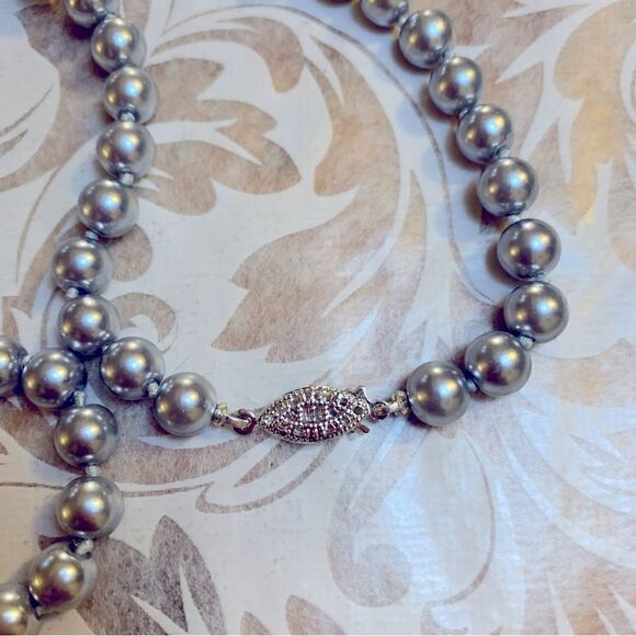 Vintage Knotted Glass Gray Faux Pearls 23” Gorgeous - Picture 2 of 3